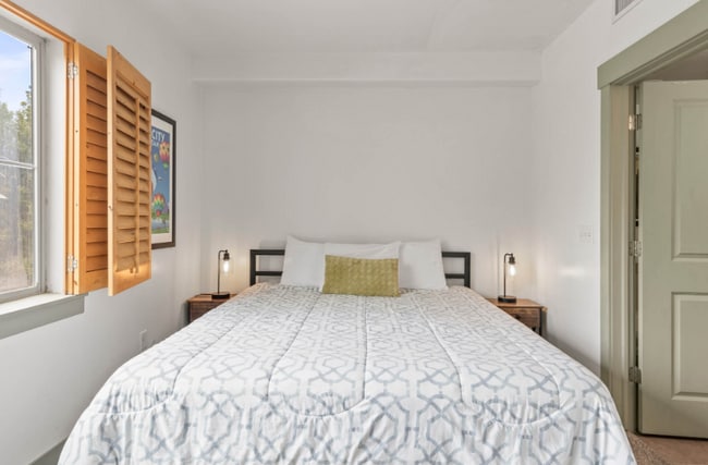 Foto del edificio - 5501 Lillehammer Ln