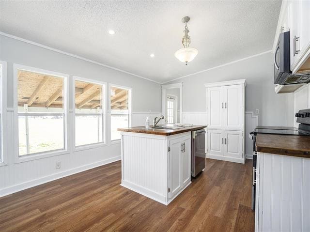 Building Photo - 9558 Diamond Avenue