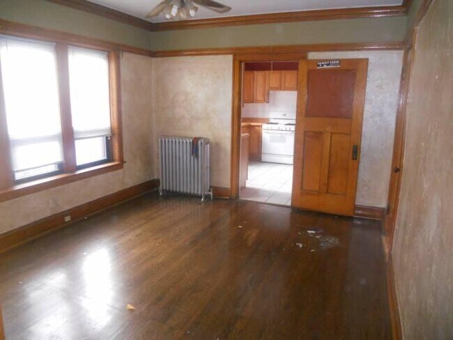 Building Photo - 2901 N Talman Ave