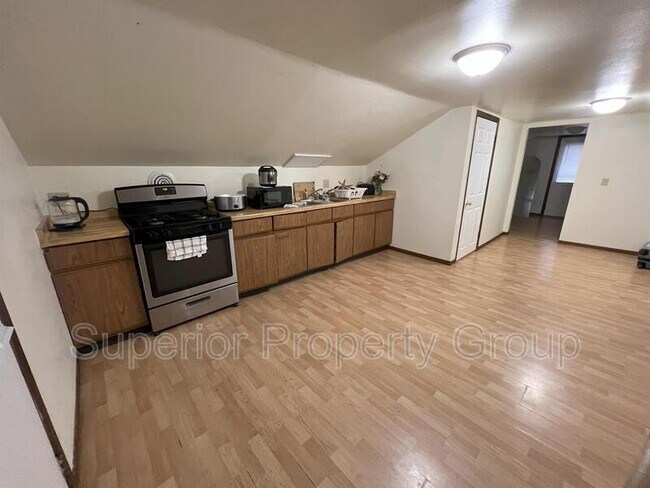 Foto del edificio - 1612 Loftsgordon Ave