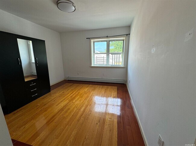 Foto del edificio - 185-11 73rd Ave