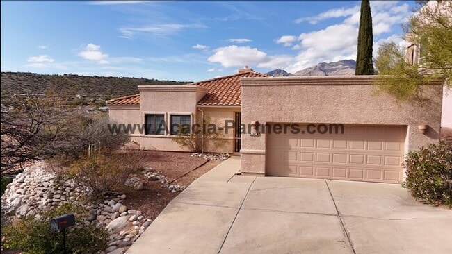 Building Photo - Three Bedroom/Two Bath Home