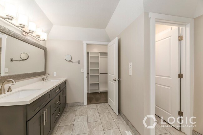Foto del edificio - Stunning Fully Renovated Single Family Home!