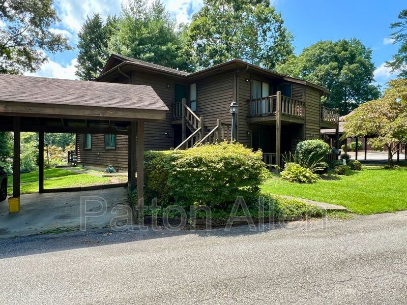 Primary Photo - 580 Courtwood Ln