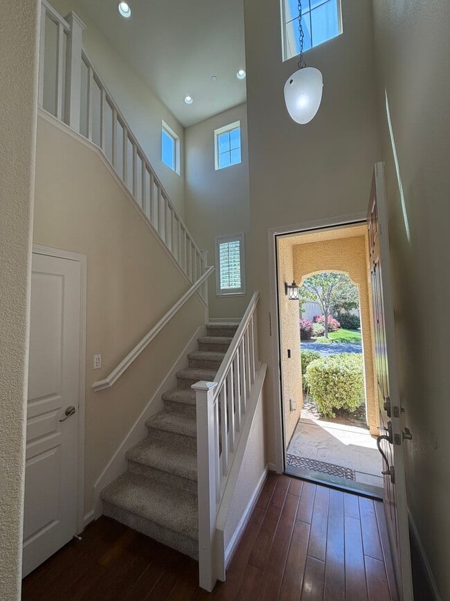 Building Photo - 5028 Ocean Ln
