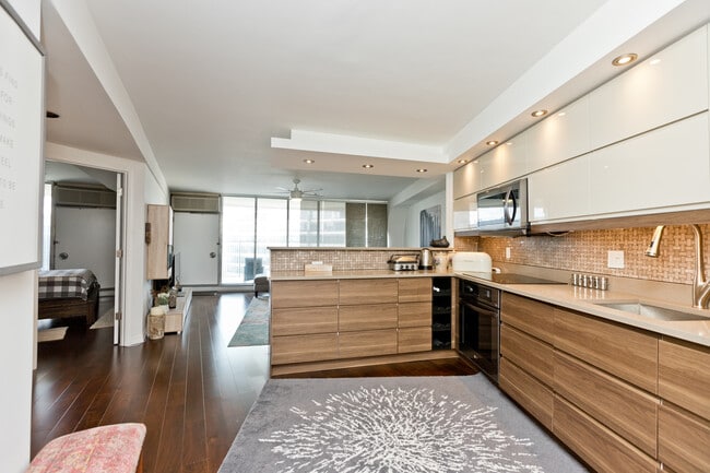 Foto del edificio - 300 N State St