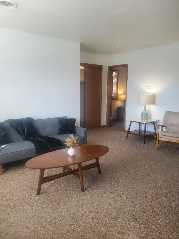 Foto principal - 1215 E Elm St