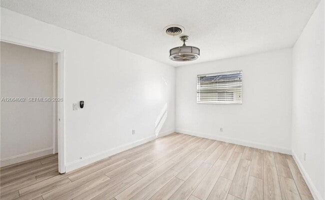 Building Photo - 86 N El Mar Dr