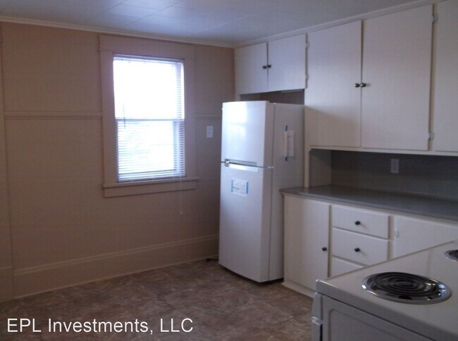 Building Photo - 3 br, 1 bath House - 504 1/2 Appleton Street