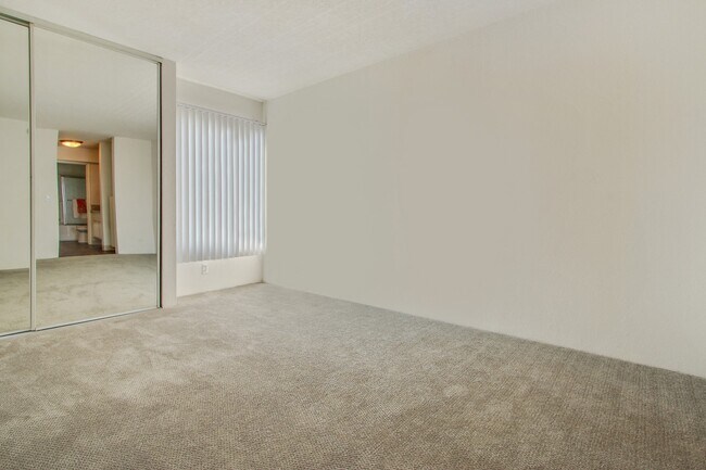 Interior Photo - Zelzah Court