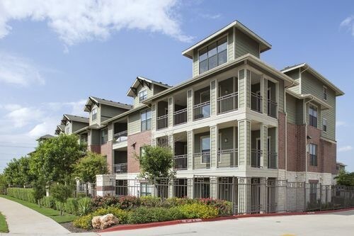 Foto del edificio - 9725 N Lake Creek Pkwy