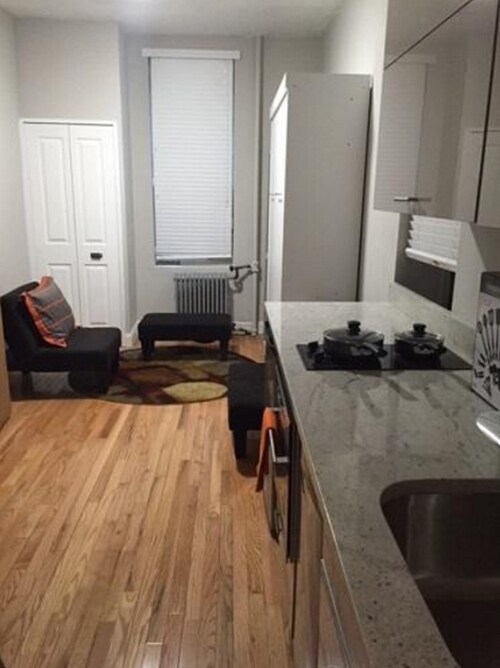 Foto principal - 132 E 7th St