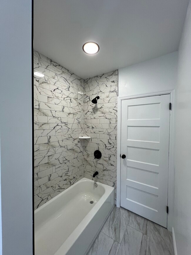 Building Photo - 919 Elsinore Pl