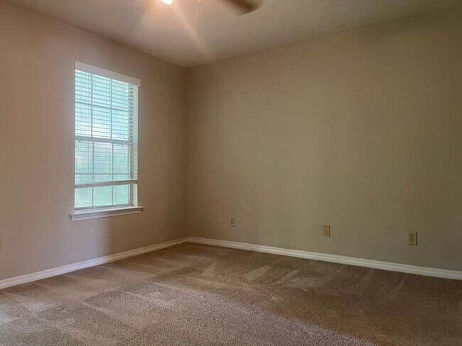 Foto del edificio - MAN-600C