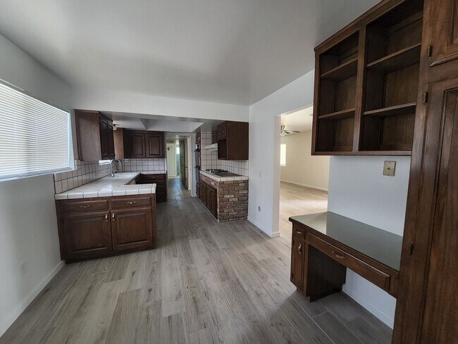 Foto del edificio - 2801 El Berrendo Ave., Bakersfield, CA 93304