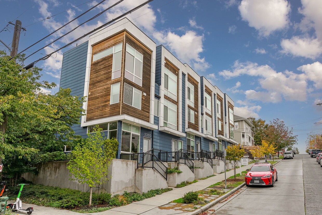 Primary Photo - 3 Bd / 2.5 Ba Seattle Townhome