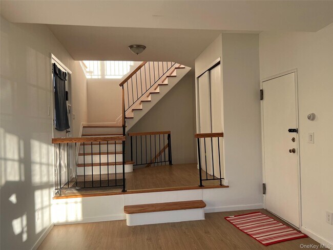 Foto del edificio - 61-19 232nd St