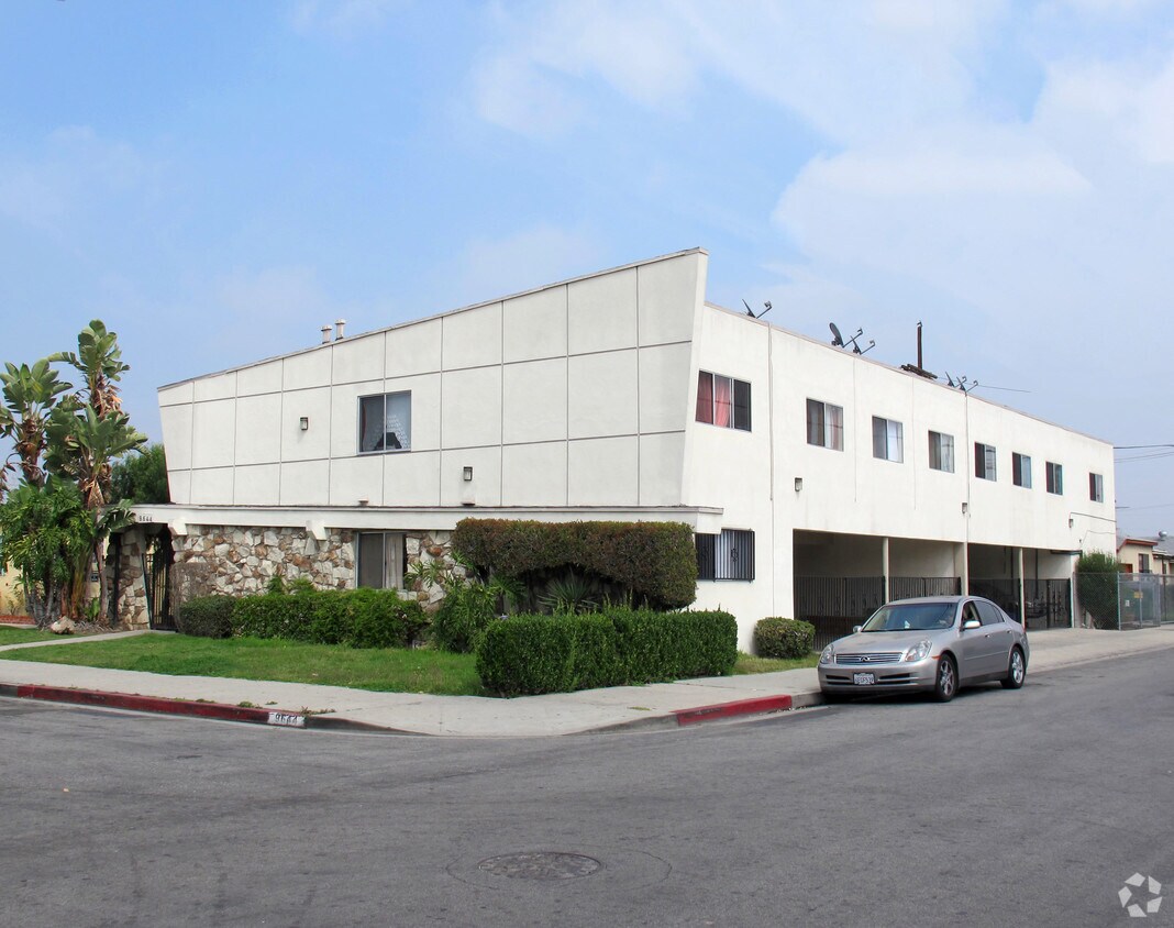 Foto principal - 9644 Mallison Ave