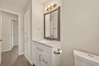 Building Photo - 14022 Rosecrest Dr