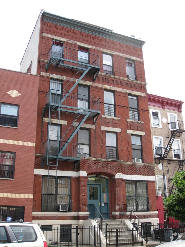 Foto del edificio - 126 Pulaski St