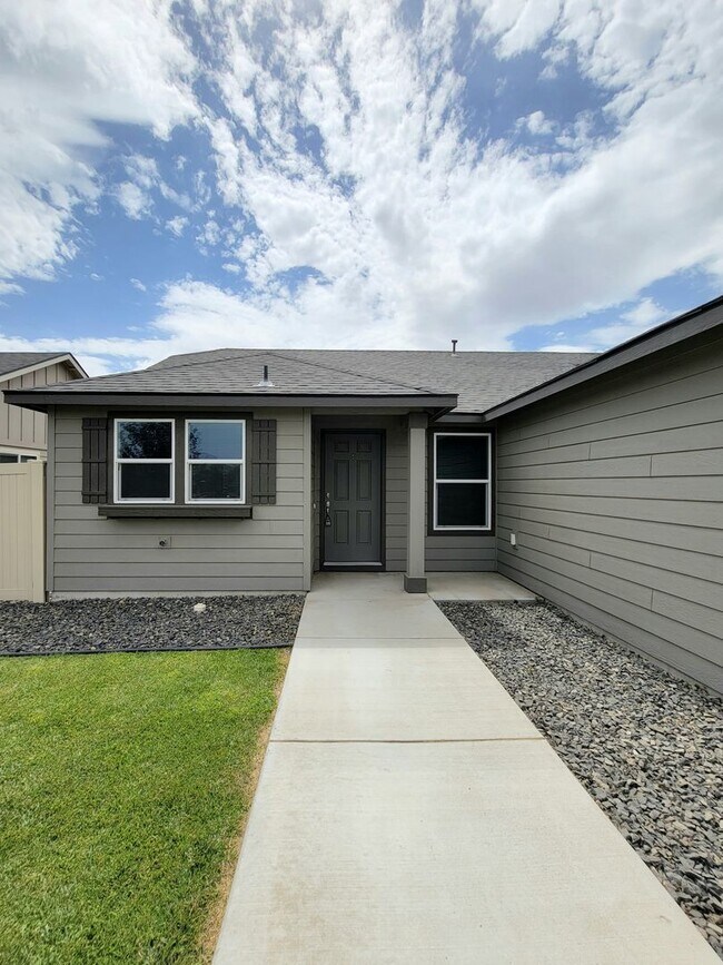 Building Photo - Great South Richland Location