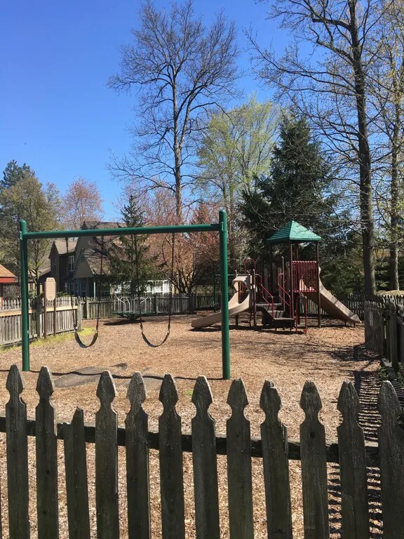 Foto del edificio - 7063 Elm Ct