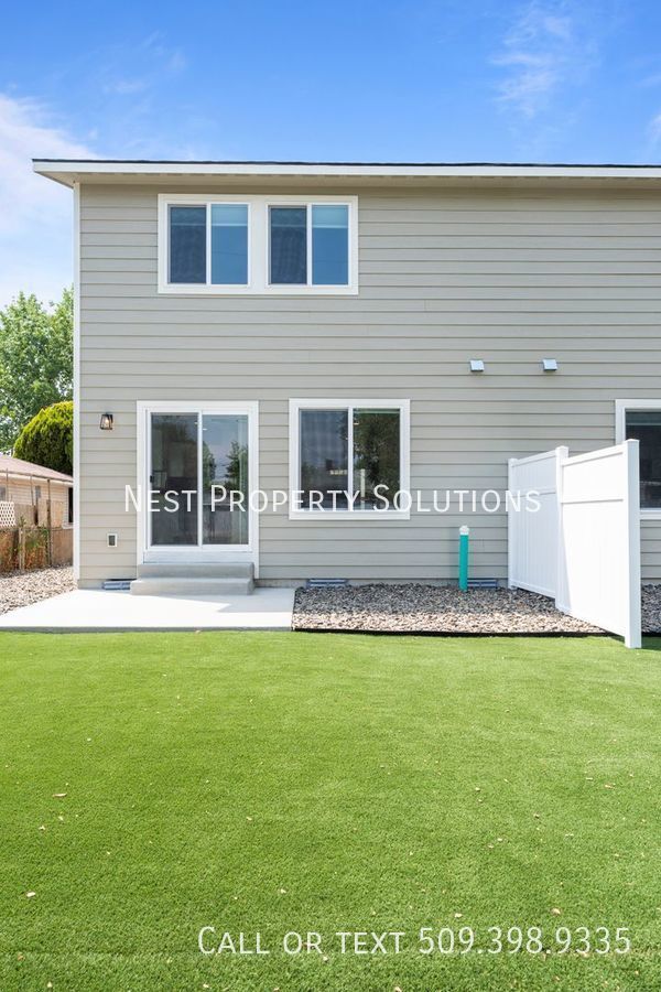 Building Photo - 3 Bed, 2 Bath Duplex! Includes W/S/G