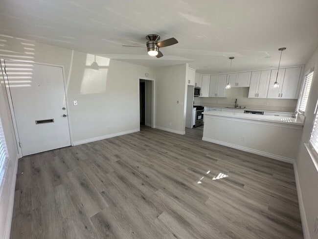 Building Photo - 240 W Collins Ave