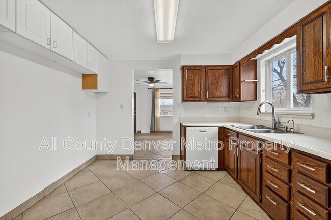 Building Photo - 225 S Yates St