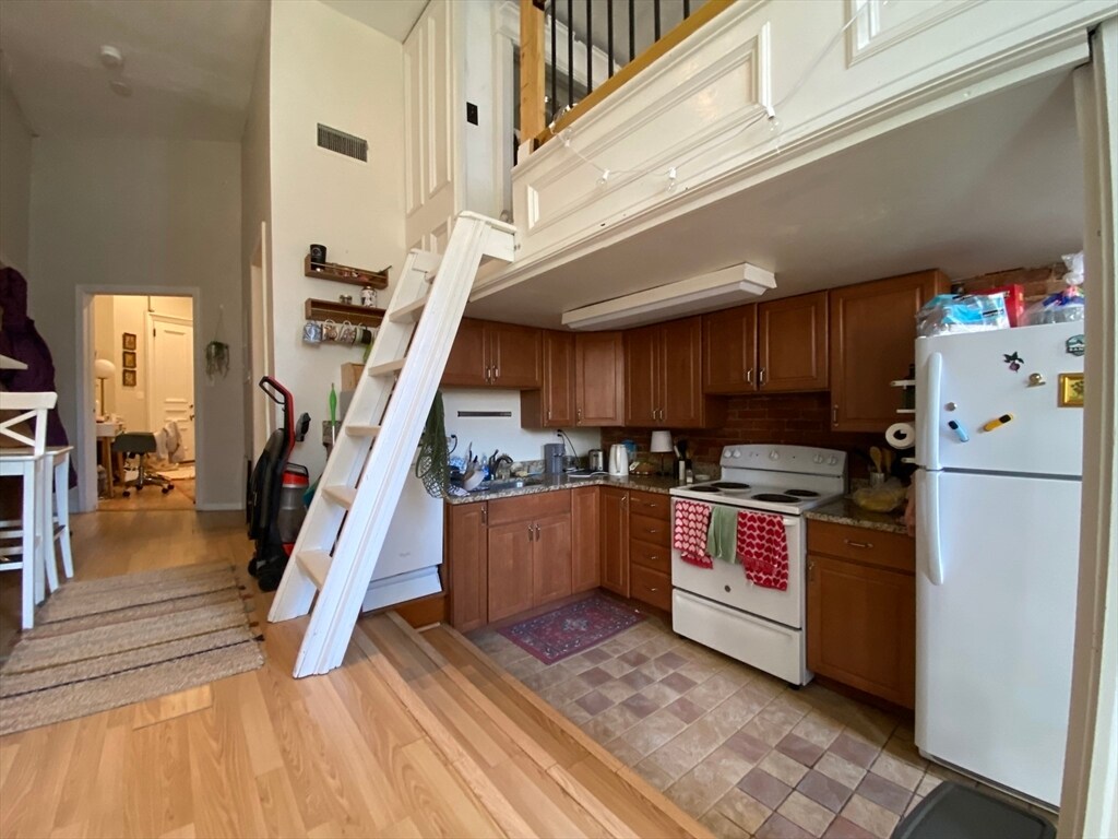 Primary Photo - 413 Massachusetts Ave
