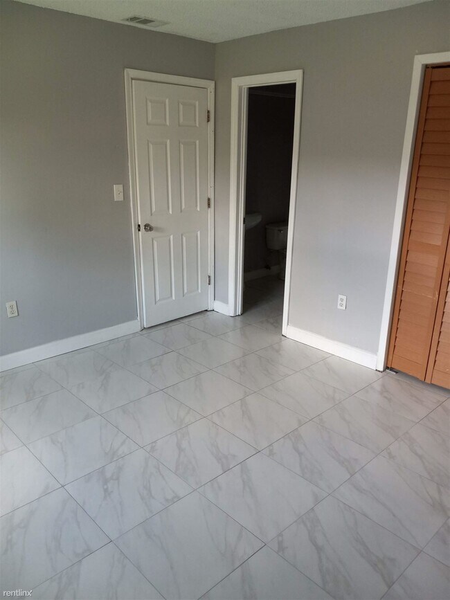 Foto del edificio - 2 br, 2 bath 4plex - 4141 Flying Fortress ...