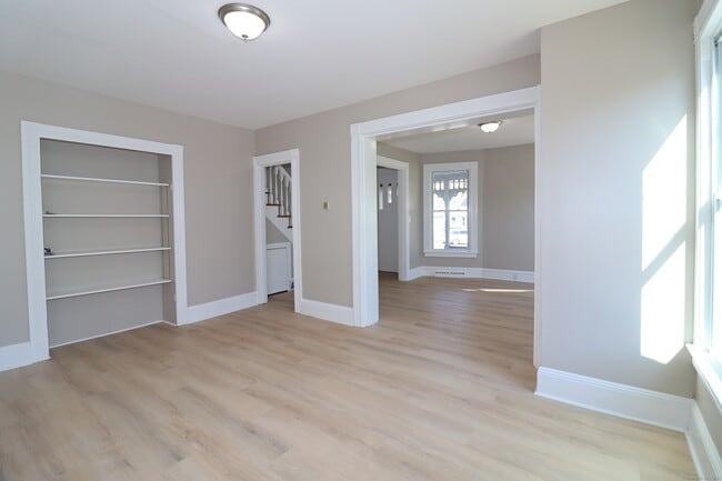 Building Photo - 154 Hawthorne Ave
