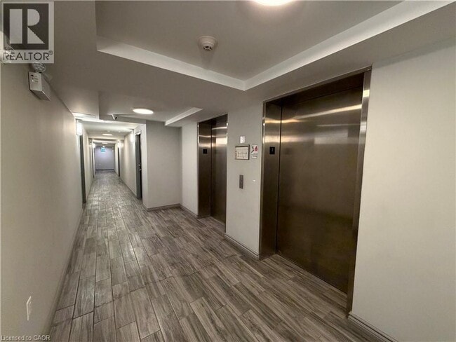 Building Photo - 275 Larch St