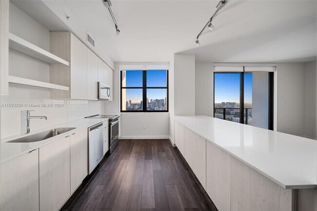 Foto del edificio - 555 NE 8th Street Unit 1601