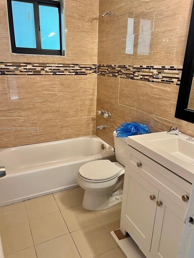 Foto del edificio - 325 Menores Ave