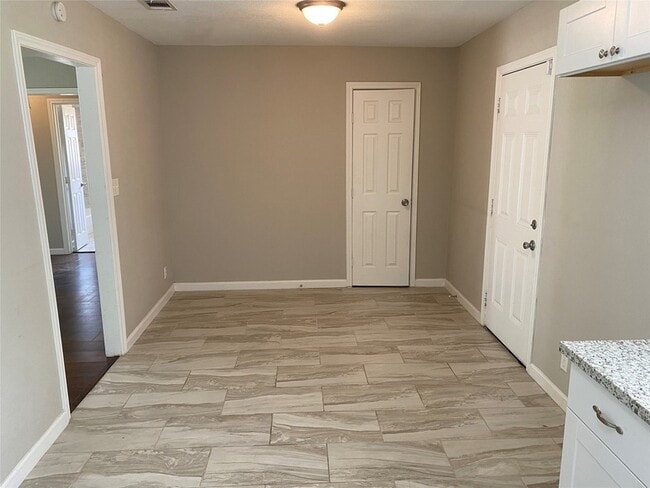 Foto del edificio - 5018 Kenilwood Dr
