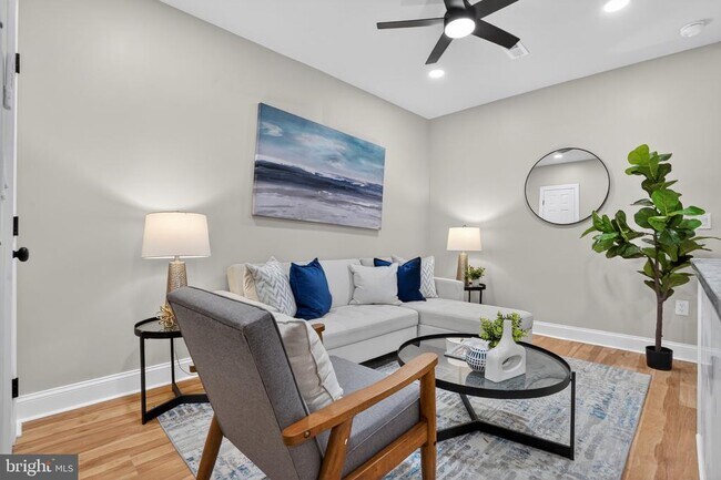 Building Photo - 212 36th St NE