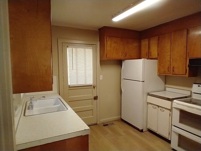 Building Photo - 5610 Blackwell Ave