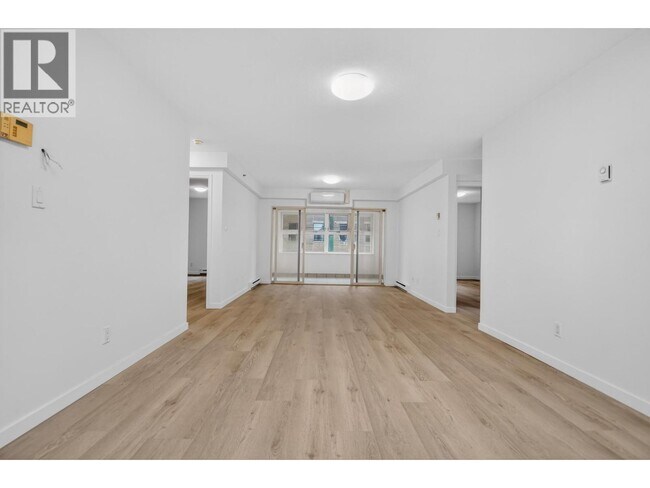 Photo du bâtiment - 5123 Joyce St