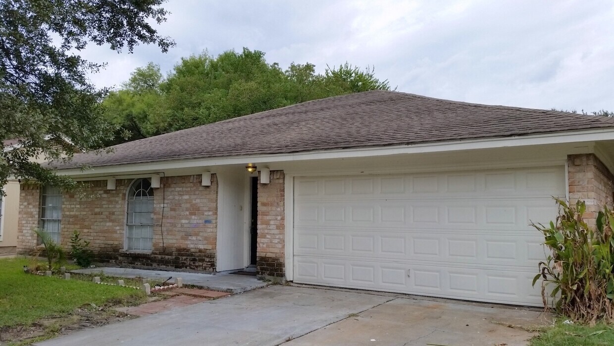 Foto principal - 430 Mistywood Dr