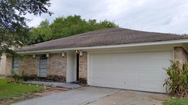 Photo - 430 Mistywood Dr House