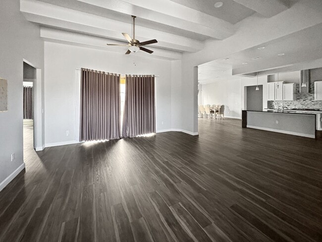 Building Photo - 2916 N Amor Ave