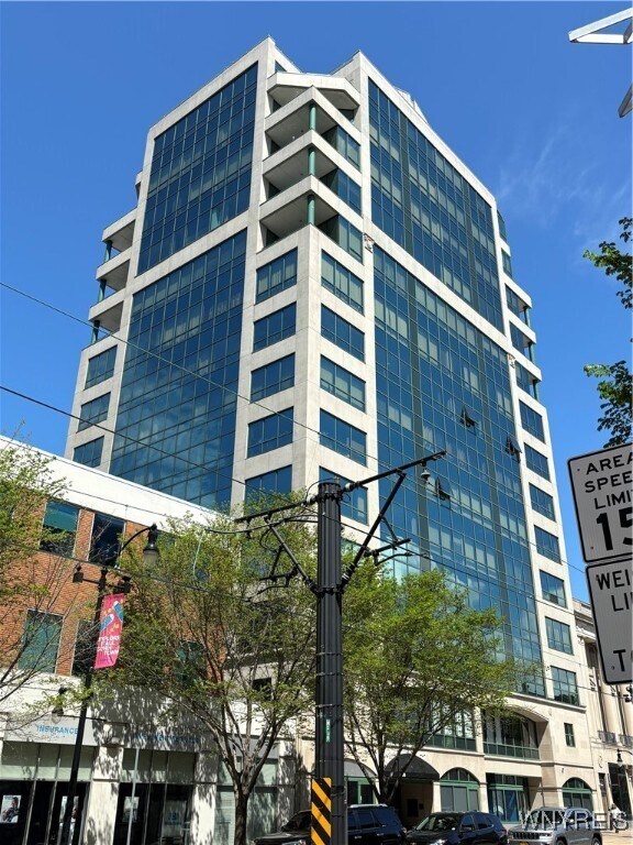 Building Photo - 610 Main St