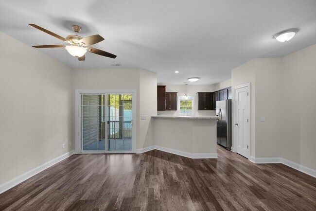 Building Photo - Townhouse For Rent!