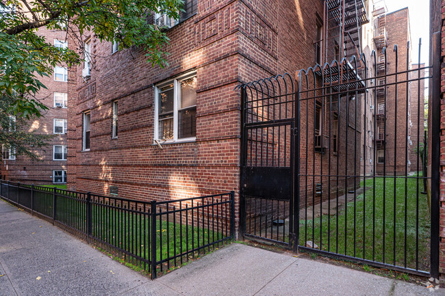 Building Photo - Washington Plaza Apartments