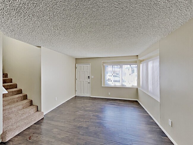 Building Photo - 1121 E Renton St