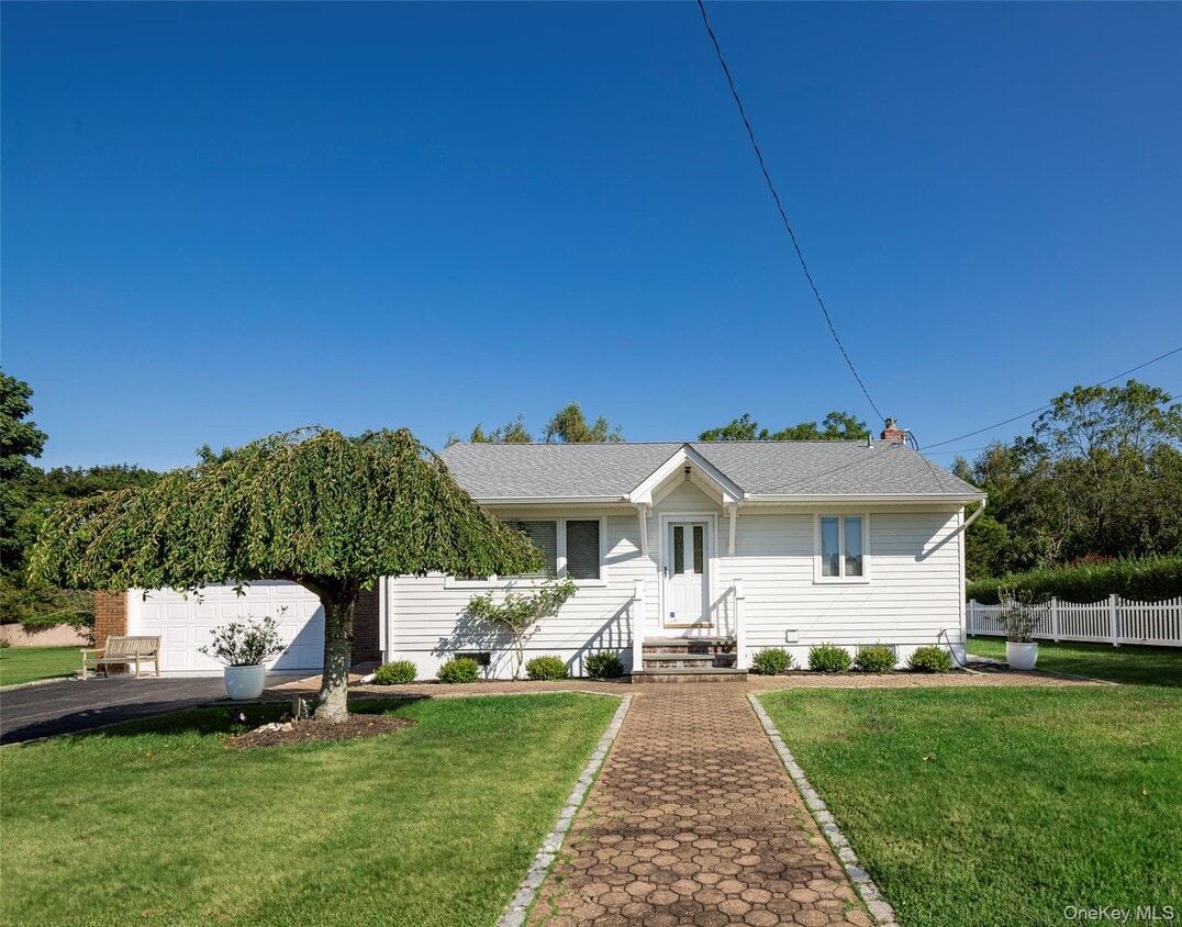 Primary Photo - 275 Maier Pl