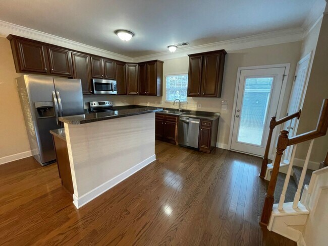 Foto del edificio - 2-Bed/2.5-Bath in Lenox Village w/ 2-Car Garage!