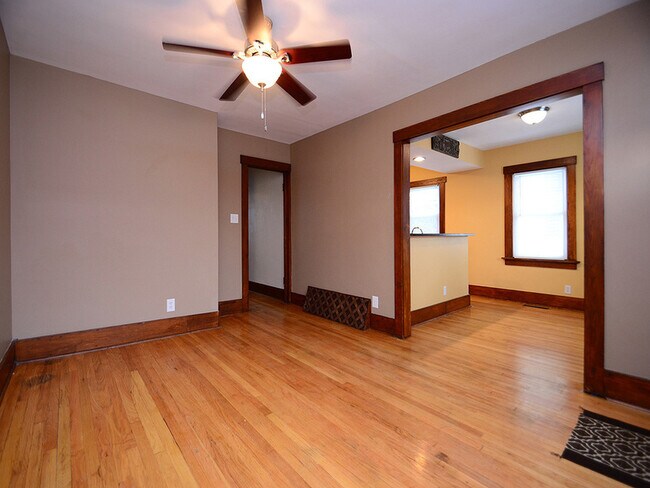 Building Photo - 994 S 50th St
