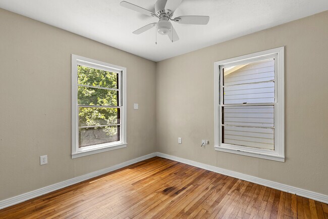 Building Photo - 3404 Leland Ave